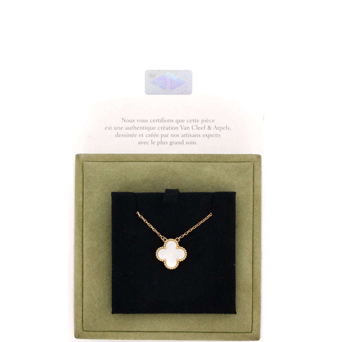 Sweet Alhambra Pendant Necklace 18K Yellow Gold and Mother of Pearl