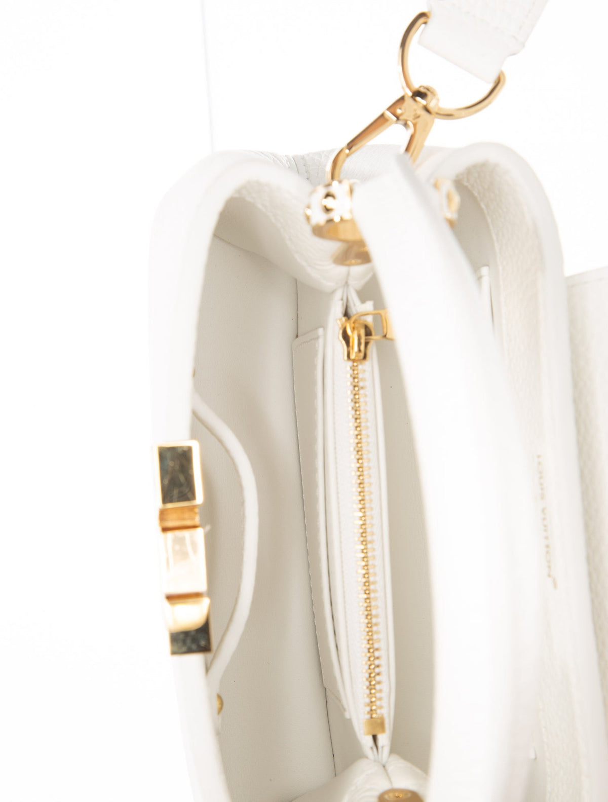 Taurillon Leather Capucines BB